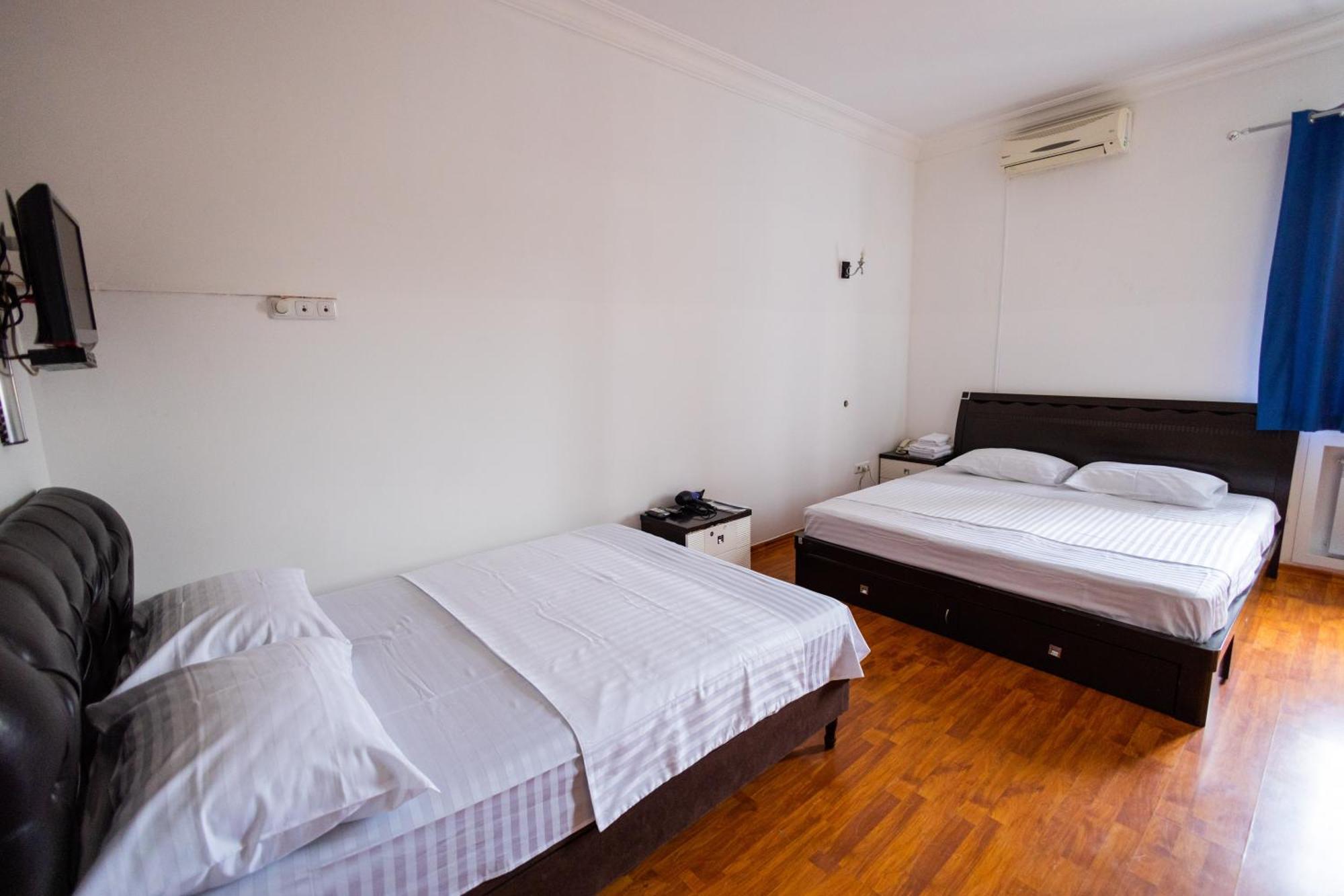 Yan Hotel เยเรวาน ภายนอก รูปภาพ