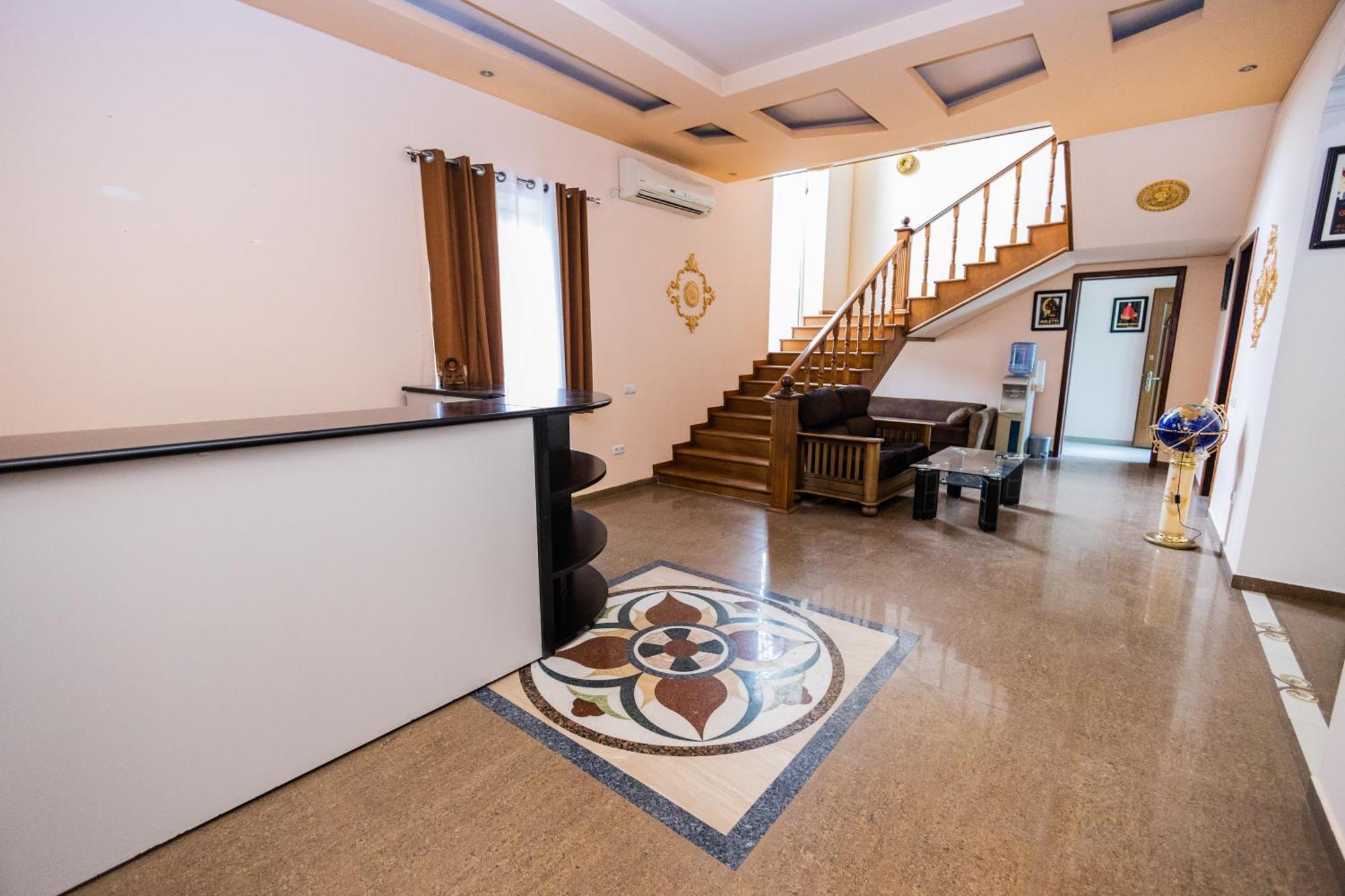 Yan Hotel เยเรวาน ภายนอก รูปภาพ