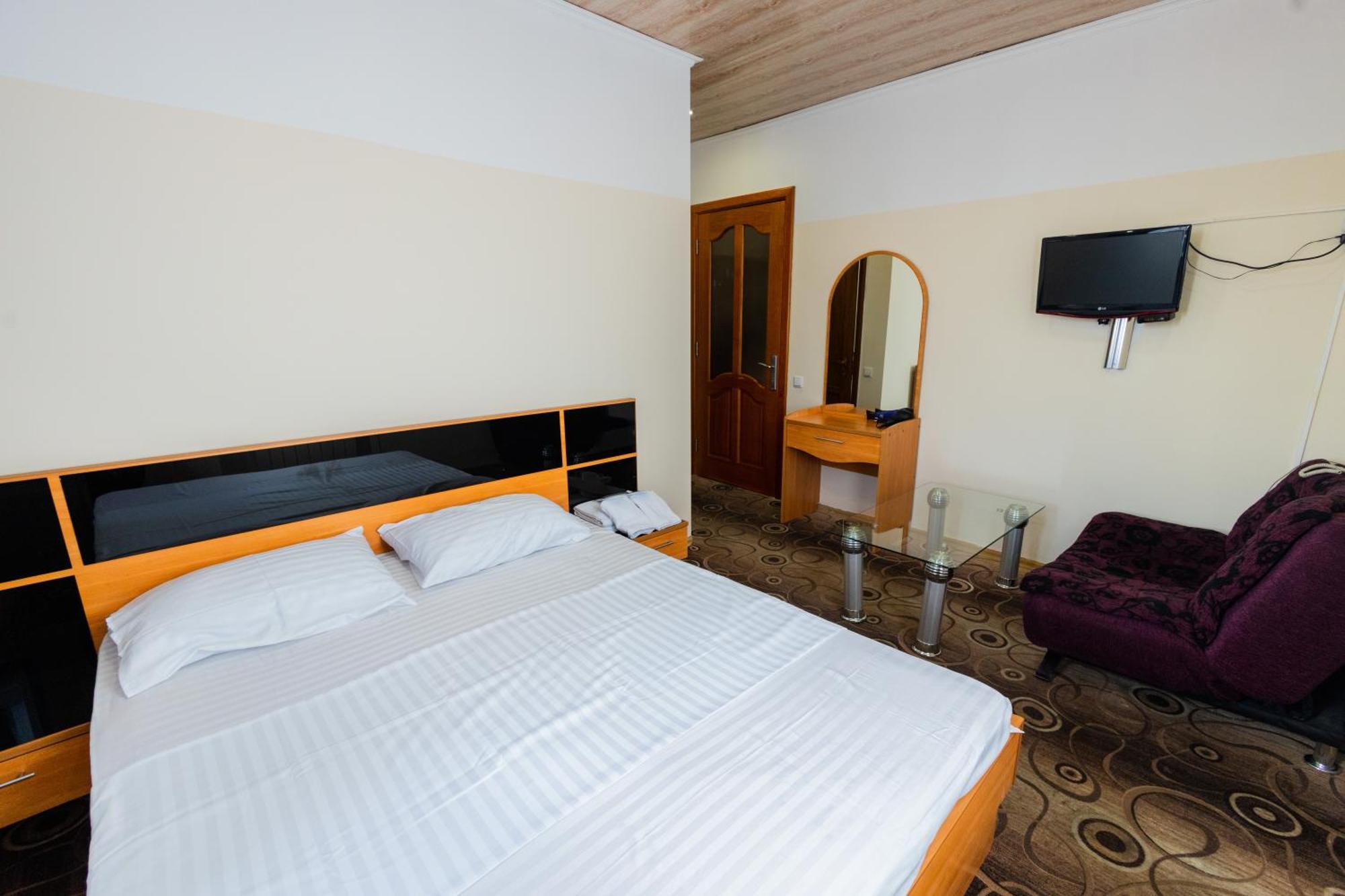 Yan Hotel เยเรวาน ภายนอก รูปภาพ