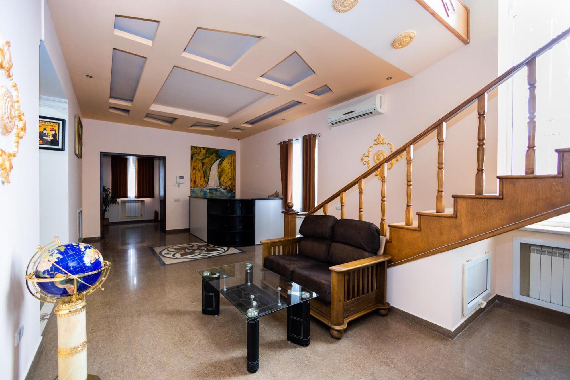 Yan Hotel เยเรวาน ภายนอก รูปภาพ
